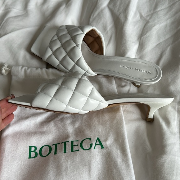 BRAND NEW - Bottega Veneta White Womens Padded Quilted Slip On Sandal - Picture 4 of 4